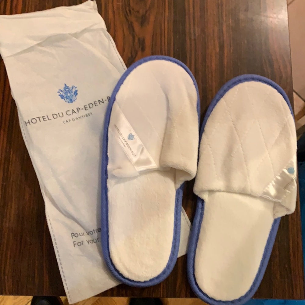 Eden roc slippers no size maybe a 9
